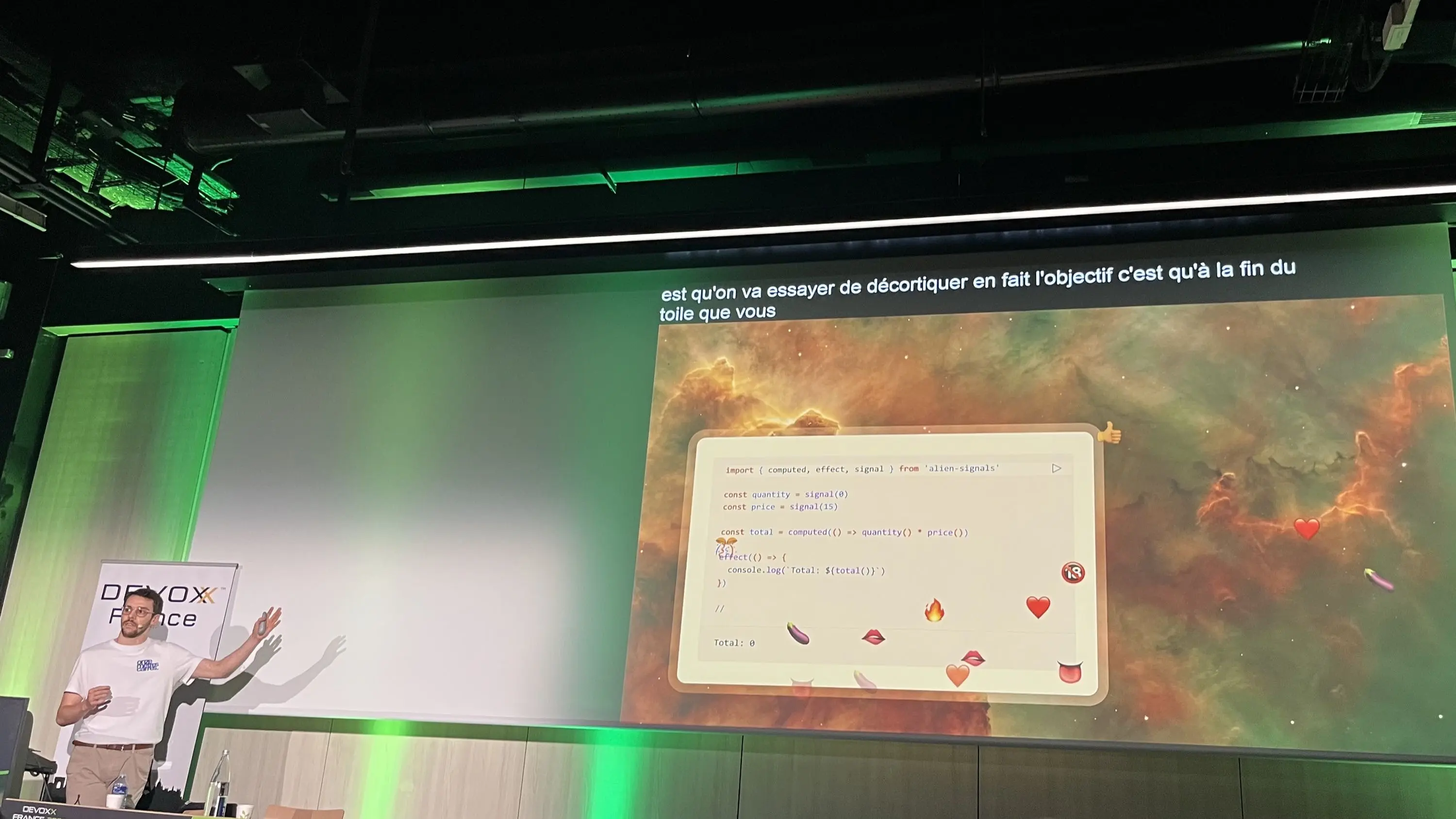 Photo de ma présentation couverte d'émojis.