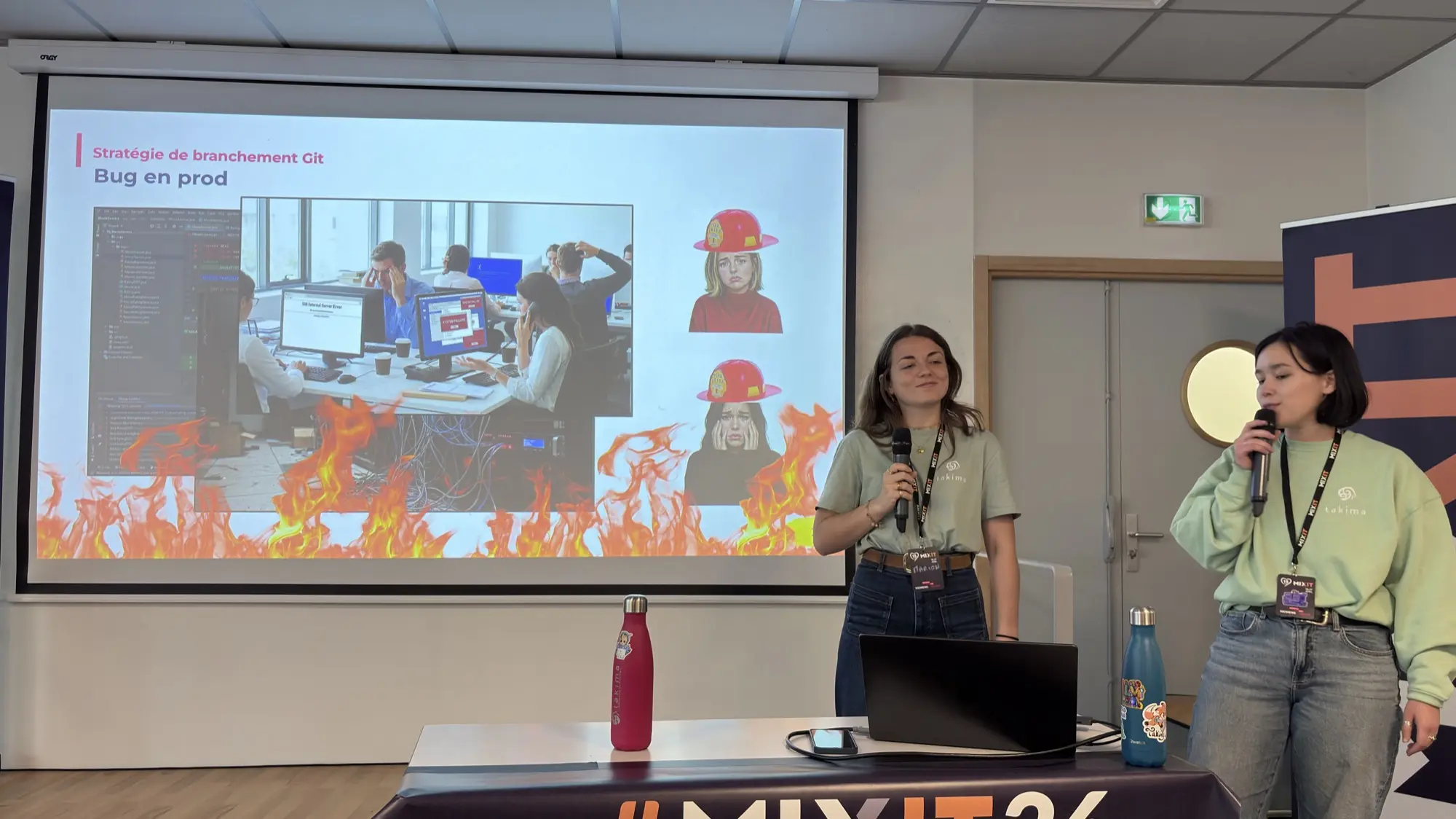 Photo de Marion et Elise pendant leur présentation